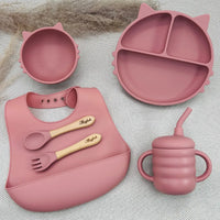 Coffret repas bébé personnalisé rose avec assiette chat, bavoir, tasse et couverts gravés, cadeau de naissance Baby-Crea