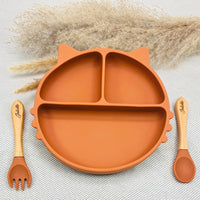 Set repas bébé terracotta personnalisé avec assiette ventouse et couverts bois prénom. Cadeau naissance original.